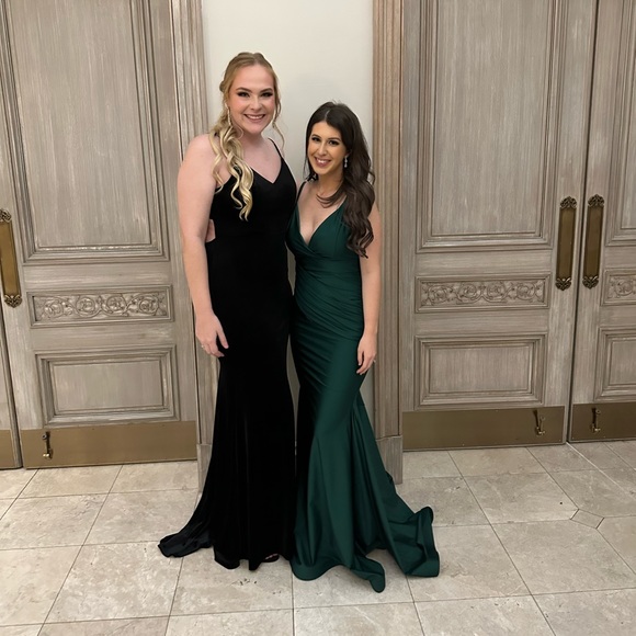 A Jessica Angel gown in size Small (2-4) in Hunter Green - Picture 3 of 3